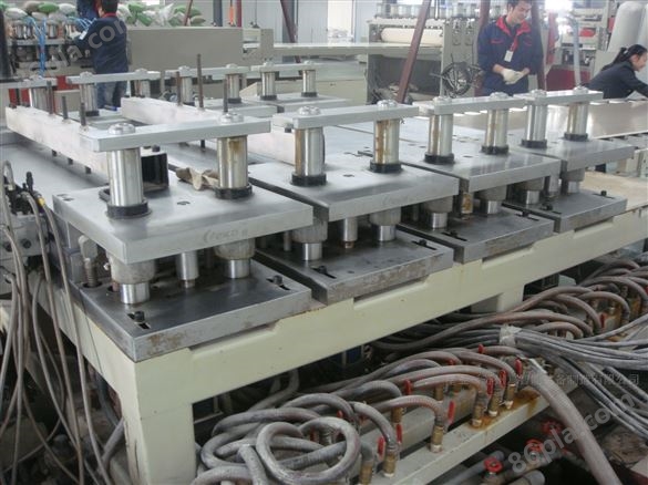 工业PVC发泡板材生产设备